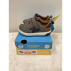 Munchkin by Stride Rite Boy's Maxwell Grey Sneakers 6M (Little Boy) New in Box